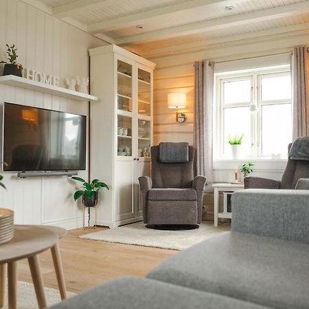 Lofoten Suite Apartments - Rostad Retro Rorbuer ไรเนอ ภายนอก รูปภาพ