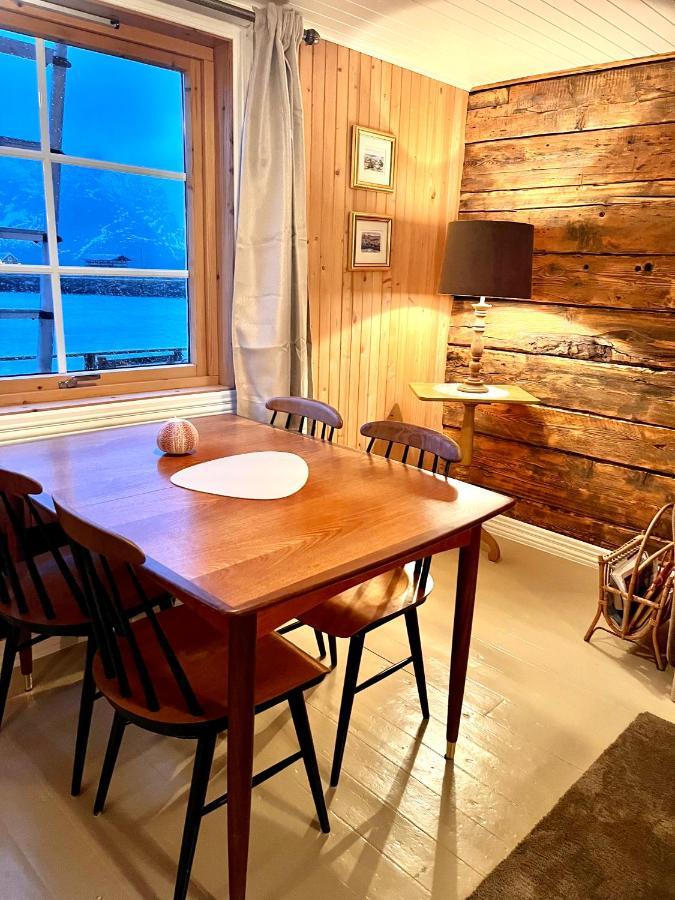 Lofoten Suite Apartments - Rostad Retro Rorbuer ไรเนอ ภายนอก รูปภาพ